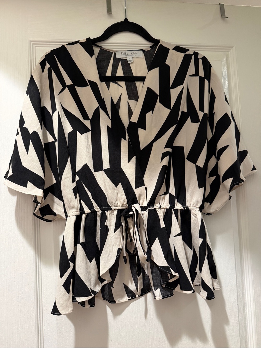 Sweet Rain Black Cream Abstract Peplum Top Size M